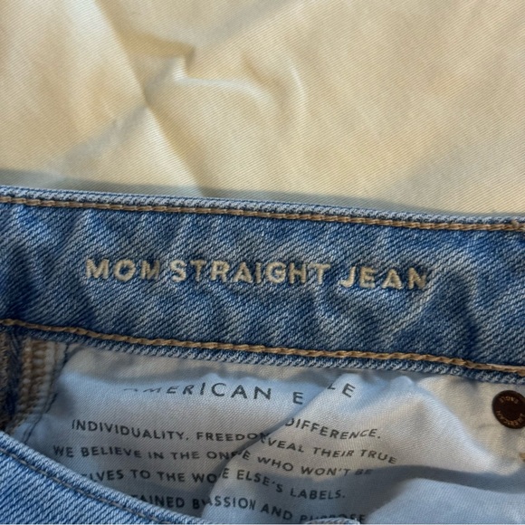 American Eagle Mom Straight Jean High Rise Distressed Size 12 Regular - Picture 5 of 10